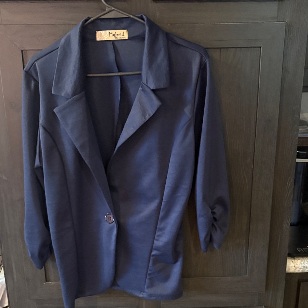 Hybrid & Company Women's Classic Navy Blazer